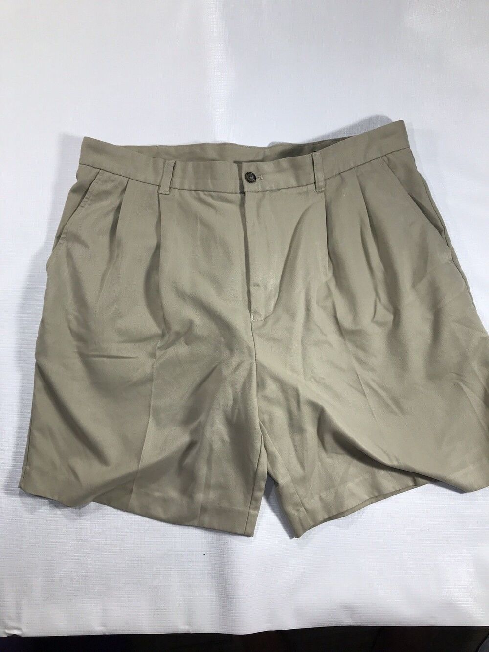 Izod Classic golf Beige￼ Khaki Shorts Mens size 38